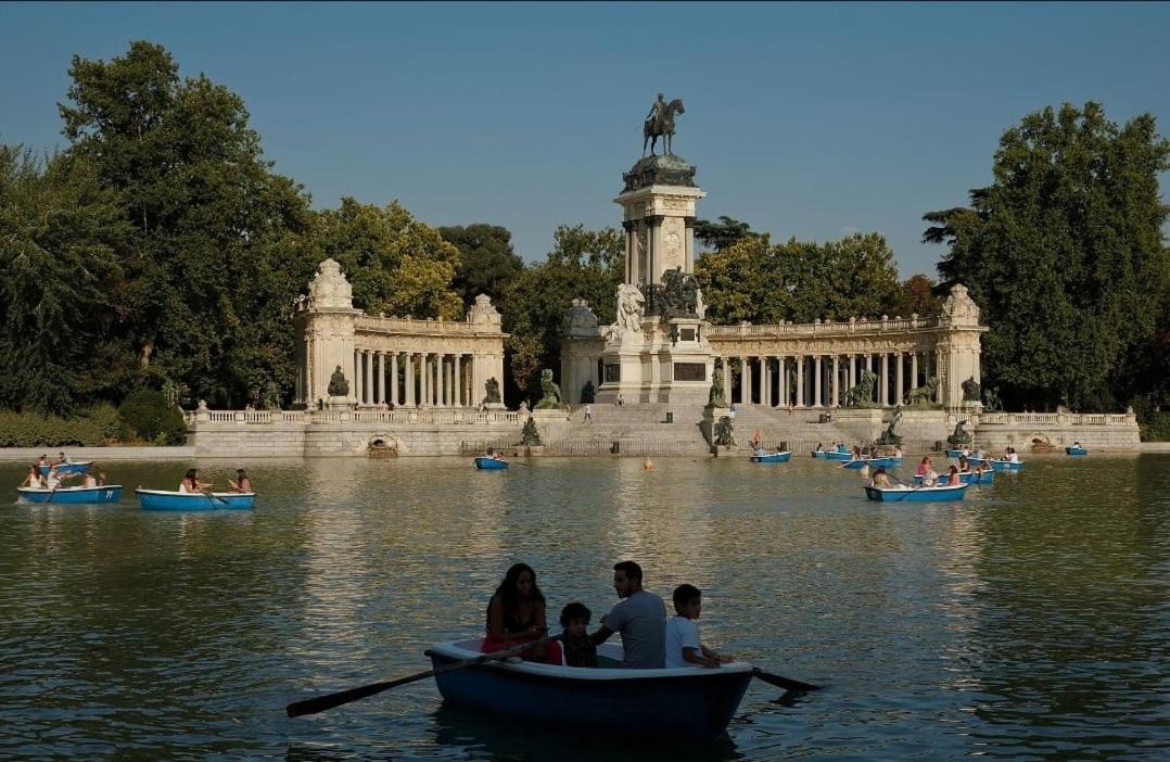 Hostal Vara Madrid Eksteriør billede