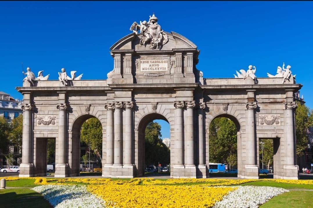 Hostal Vara Madrid Eksteriør billede